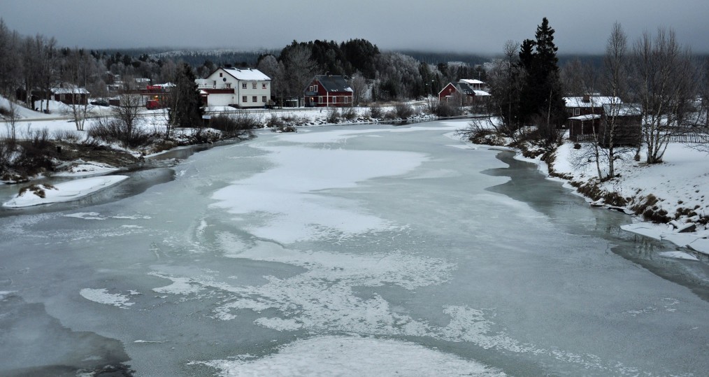 Isen har lagt sig nedan Tjulåbron